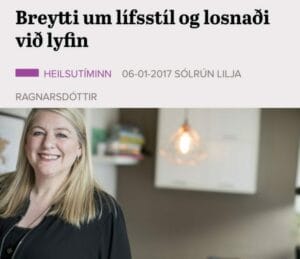 A woman is standing in front of a window with the words brevt um lifestok og löss.